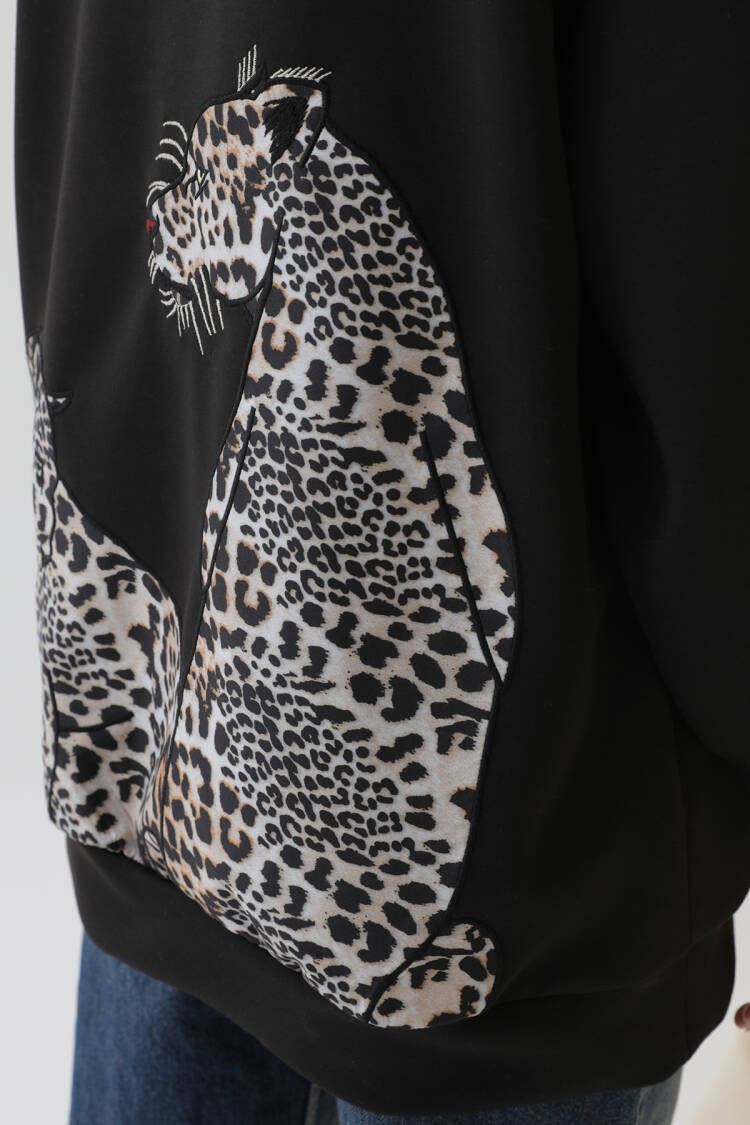 Women's Back Leopard Detail Sweatshirt