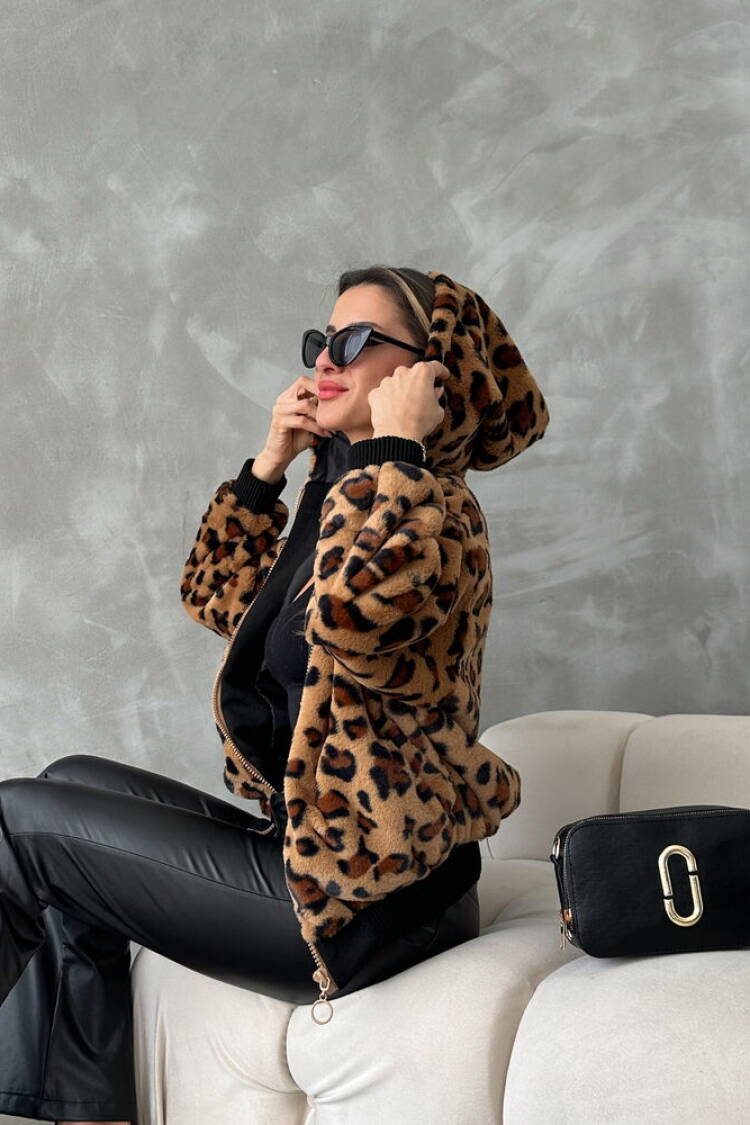 Plush Coat With Leopard Look