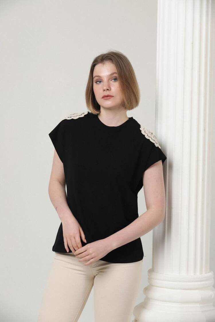 Shoulder Lace T-shirt