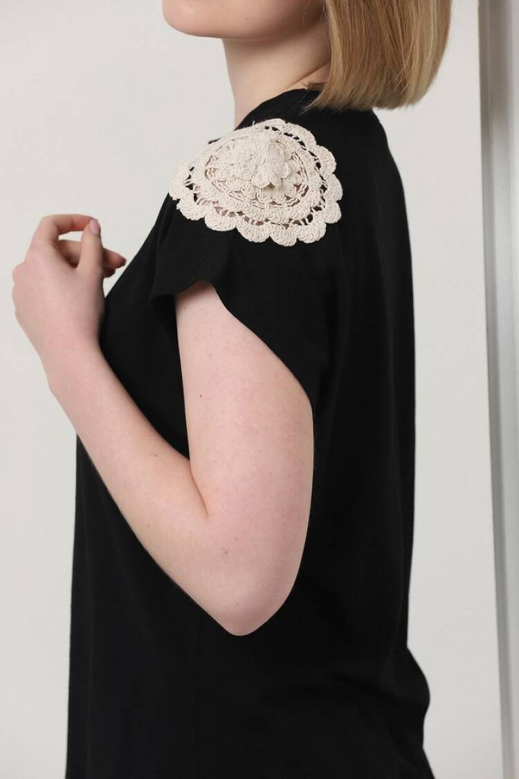 Shoulder Lace T-shirt