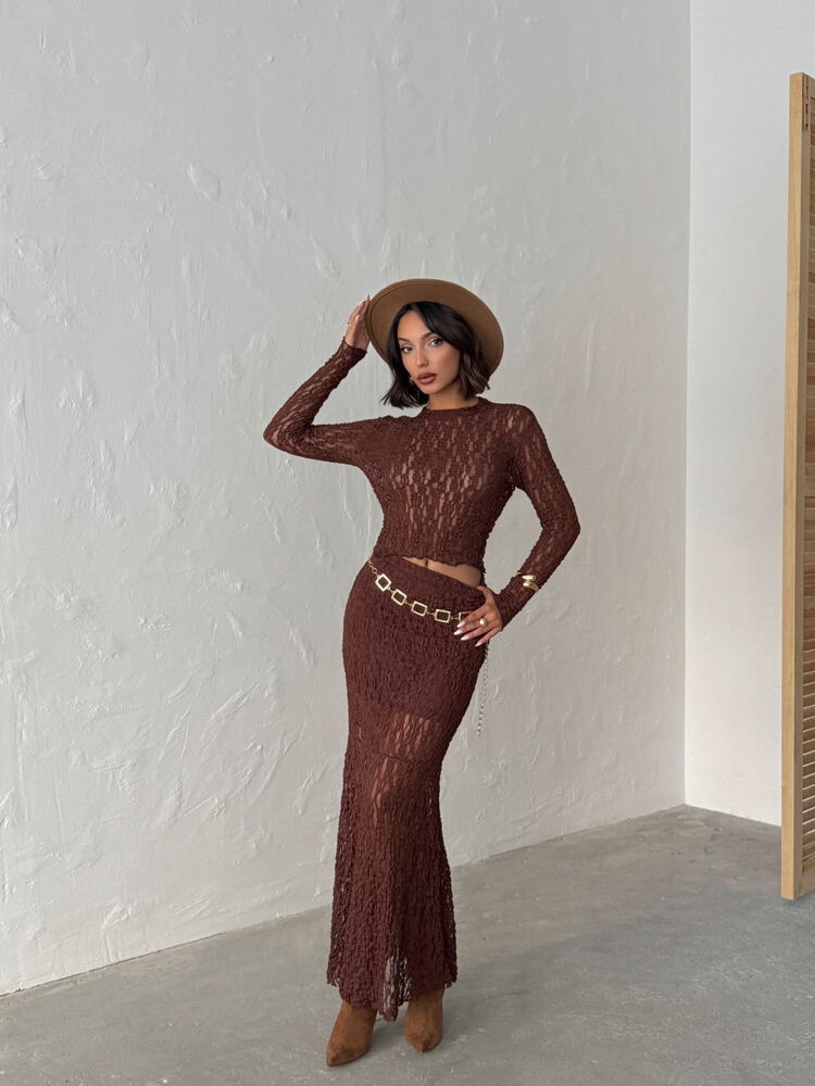 Elegant Fitted Blouse With Round Neck