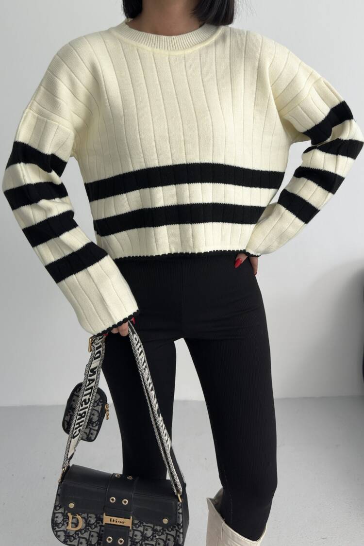White Oversized Fit Crew Neck Crop Sweater